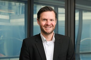 Uwe Rau Prof. Rau übernimmt Lehrstuhlvertretung Experimentelle ...